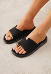 Czarne Klapki Japonki Ozdobione Aplikacją na Palcu Noevianna. Czarne japonki Renee, z aplikacjami, z jeansu, bez obcasa, na płaskiej podeszwie, bez zapięcia. Za 79.99 zł.