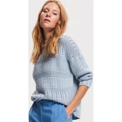 Sweter z ozdobnymi splotami - Niebieski. Swetry marki Reserved. W wyprzedaży za 49.99 zł.