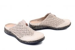 RIEKER 46376-60 beige, klapki damskie. Brązowe klapki Rieker, bez wzorów, z gumy, bez obcasa, bez zapięcia. Za 329.90 zł.