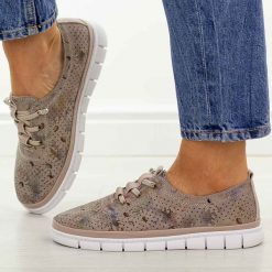 Beżowe multi ażurowe skórzane półbuty damskie Filippo Dp7671/26. Brązowe półbuty wsuwane Filippo, na jesień, w ażurowe wzory, z jeansu, casualowe, z okrągłym noskiem, bez obcasa, na płaskiej podeszwie. Za 219.00 zł.