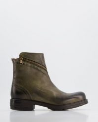 ZIELONE BOTKI 325251 PAP MILIT. Zielone botki Venezia, bez wzorów, ze skóry, bez obcasa, bez zapięcia. Za 599.00 zł.