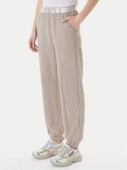 EA7 Emporio Armani Spodnie dresowe 7W001154 AF12501 U6225 Beżowy Regular Fit. Brązowe spodnie dresowe EA7 Emporio Armani, bez wzorów, z dresówki. Za 489.99 zł.