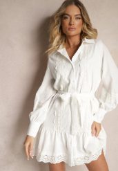 Biała Sukienka Koszulowa z Wiskozy z Bawełną Ozdobiona Paskiem i Koronką Korresil. Białe sukienki Renee, na co dzień, m, z aplikacjami, z bawełny, eleganckie, bez kołnierzyka, bez ramiączek, mini, kopertowe. W wyprzedaży za 111.99 zł.