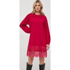 Twinset sukienka kolor różowy mini prosta. Czerwone sukienki Twinset, na co dzień, l, bez wzorów, z dzianiny, bez kołnierzyka, bez ramiączek, maxi, proste. Za 939.99 zł.