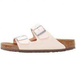 Klapki damskie Birkenstock Arizona Vegan BF. Czerwone klapki Birkenstock, bez wzorów, z materiału, bez obcasa, bez zapięcia. Za 399.00 zł.