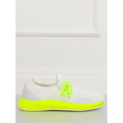Buty sportowe biało-żółte B-6851 Yellow. Białe buty treningowe ButyModne, bez wzorów, z materiału, bez zapięcia, na fitness i siłownię. W wyprzedaży za 69.00 zł.