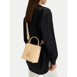 Torebka Nine West. Żółte torebki klasyczne Nine West, bez wzorów, klasyczne, bez dodatków. Za 179.99 zł.