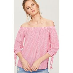 Bluzka z odkrytymi ramionami - Różowy. Czerwone bluzki Reserved, bez wzorów, bez kołnierzyka, bez ramiączek. W wyprzedaży za 49.99 zł.