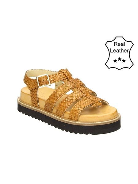 Bullboxer Skórzane sandały w kolorze jasnobrązowym rozmiar: 40. Brązowe sandały Bullboxer, bez wzorów, klasyczne, z otwartym noskiem, bez obcasa, bez zapięcia. Za 233.33 zł.