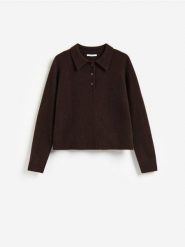 Wełniany sweter z kołnierzem - brązowy. Brązowe swetry Reserved, l, bez wzorów, z wełny, bez ramiączek. Za 199.99 zł.
