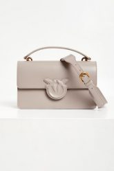 Torebka damska Love One Classic Light PINKO. Szare torebki klasyczne Pinko, bez wzorów, ze skóry, bez dodatków. Za 1,819.00 zł.