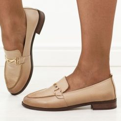 Cappccino groch skórzane Polskie mokasyny damskie Deoni D677. Żółte mokasyny Deoni, bez wzorów, z jeansu, z okrągłym noskiem. Za 439.00 zł.