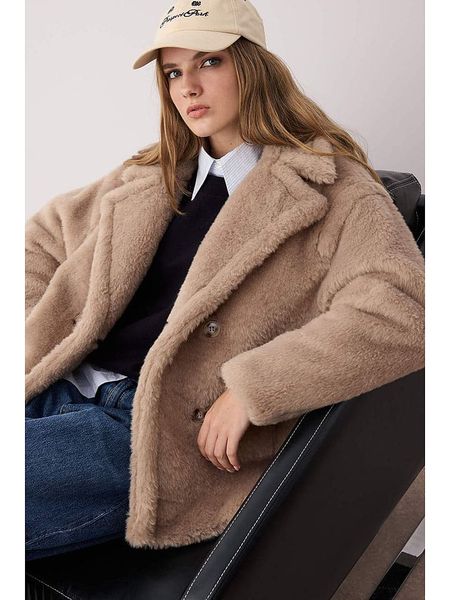 Trendyol Kurtka pluszowa w kolorze jasnobrązowym rozmiar: 32. Brązowe kurtki Trendyol, bez wzorów, bez kaptura. Za 130.99 zł.
