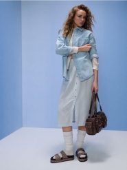 Koszula jeansowa oversize - niebieski. Niebieskie koszule Sinsay, l, bez wzorów, z jeansu, bez kołnierzyka, bez ramiączek. Za 59.99 zł.