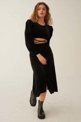 Undress Code bluzka damska kolor czarny gładka. Czarne bluzki Undress Code, l, bez wzorów, bez kołnierzyka, bez ramiączek. Za 439.99 zł.