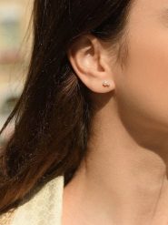 DIAMANTA Złote kolczyki-wkrętki z diamentami rozmiar: onesize. Białe kolczyki DIAMANTA, z diamentem, złote. Za 904.99 zł.