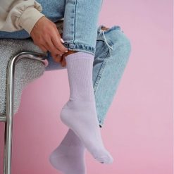 Fioletowe skarpetki damskie 1223. Fioletowe skarpetki Milena, bez wzorów, z bawełny. Za 16.90 zł.