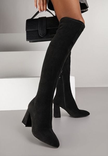 Czarne Dopasowane Kozaki Vices z Imitacji Zamszu na Słupkowym Obcasie Avvie. Czarne kozaki Renee, bez wzorów, bez obcasa, na obcasie, bez zapięcia. Za 139.99 zł.