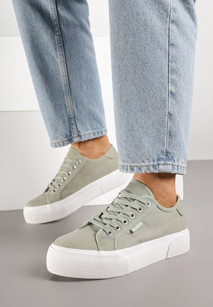 Zielone Klasyczne Sznurowane Trampki przed Kostkę na Grubej Podeszwie Artivea. Zielone trampki Born2be, bez wzorów, z jeansu, klasyczne, przed kostkę, bez zapięcia. Za 79.99 zł.