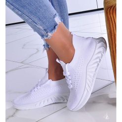 Pantofelek24 Wsuwane białe buty sportowe /F9-3 11872 T391/ 37. Białe buty sportowe lifestyle Pantofelek24, bez wzorów, bez zapięcia. Za 69.90 zł.