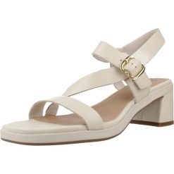 Sandały CLARKS 26186894C Beżowy. Brązowe sandały Clarks, bez wzorów, ze skóry, sportowe, bez obcasa, bez zapięcia. Za 315.99 zł.