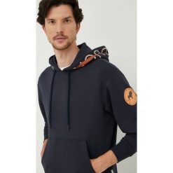Save The Duck bluza kolor granatowy z kapturem z nadrukiem. Niebieskie bluzy Save the duck, l, bez wzorów, z bawełny, bez ramiączek, z kapturem. Za 459.99 zł.