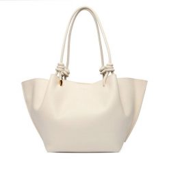 Torebka Coccinelle. Shopper bag Coccinelle, bez wzorów, bez dodatków. Za 1,339.00 zł.