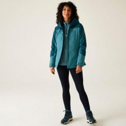 Damska kurtka wodoodporna Regatta Maldeine. Niebieskie kurtki Regatta, m, bez wzorów, z materiału, eleganckie, bez kaptura. Za 265.50 zł.