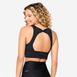 Stanik sportowy Decathlon crop top. Czarne topy sportowe Decathlon, m, bez wzorów, na jogę i pilates. Za 89.99 zł.