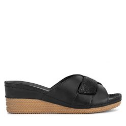 Klapki Go Soft. Czarne klapki GO SOFT, bez wzorów, bez obcasa, bez zapięcia. Za 149.99 zł.