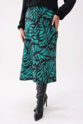 Elegancka zielona spódnica Tigra PLUS SIZE XXL OVERSIZE. Zielone spódnice Moda Size Plus Iwanek, na co dzień, plus size, bez wzorów, z elastanu, eleganckie, midi, dopasowane. W wyprzedaży za 149.90 zł.