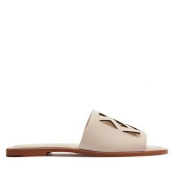 Klapki DKNY. Klapki DKNY, bez wzorów, bez obcasa, bez zapięcia. Za 449.99 zł.