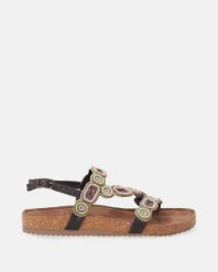 BRĄZOWE SANDAŁY Z APLIKACJĄ 22207 LE BROWN. Brązowe sandały Venezia, z aplikacjami, ze skóry, bez obcasa, bez zapięcia. Za 239.00 zł.