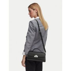 Torebka KARL LAGERFELD. Czarne torebki klasyczne KARL LAGERFELD, bez wzorów, bez dodatków. Za 649.99 zł.