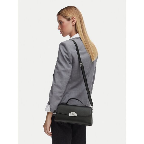 Torebka KARL LAGERFELD. Czarne torebki klasyczne KARL LAGERFELD, bez wzorów, bez dodatków. Za 579.99 zł.