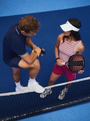 4F Top slim z prążkowanej dzianiny damski - różowy L. Czerwone topy sportowe 4f, l, bez wzorów, z bawełny, tenisowe. Za 59.99 zł.