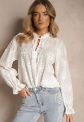 Biała Haftowana Koszula Boho z Bawełny z Wiązaniem i Falbankami Ninolana. Białe koszule Renee, l, bez wzorów, z bawełny, boho, bez kołnierzyka, bez ramiączek. W wyprzedaży za 119.99 zł.
