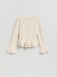 Sweter z falbanami - kremowy. Białe swetry Reserved, l, bez wzorów, z bawełny, bez ramiączek. Za 129.99 zł.
