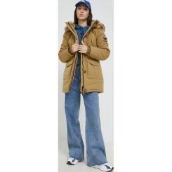 Superdry parka damska kolor zielony zimowa. Zielone płaszcze Superdry, na zimę, l, bez wzorów, z kapturem. W wyprzedaży za 629.99 zł.
