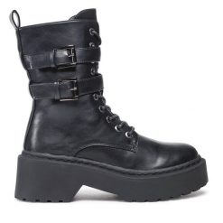 Trapery DeeZee. Czarne traperki DeeZee, bez wzorów, bez obcasa, bez zapięcia. Za 229.99 zł.