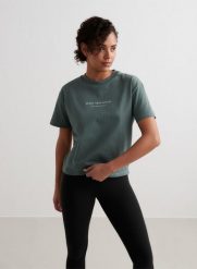 Damska koszulka boxy, prążkowany dekolt, nadruk Serif z przodu szałwiowa. Zielone t-shirty sportowe AIM'N, xl, bez wzorów, z bawełny, bez ramiączek, na jogę i pilates. Za 109.85 zł.