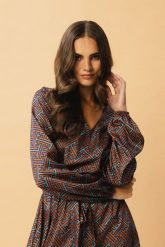 Długa sukienka z modnym geometrycznym nadrukiem. Sukienki Stylove, na co dzień, s, bez wzorów, z gumy, eleganckie, bez kołnierzyka, bez ramiączek, maxi. Za 439.00 zł.