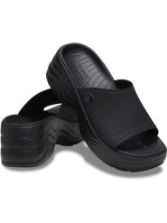 Crocs Klapki "Skyline" w kolorze czarnym rozmiar: 38/39. Czarne klapki Crocs, bez wzorów, klasyczne, z otwartym noskiem, bez obcasa, bez zapięcia. Za 190.06 zł.