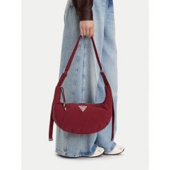Torebka Guess Jeans. Czerwone torebki klasyczne Guess Jeans, z aplikacjami, z jeansu, klasyczne, bez dodatków. Za 169.99 zł.