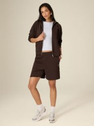 4F Spodenki dresowe damskie - brązowe XL. Brązowe szorty 4f, bez wzorów, z dresówki. Za 79.99 zł.