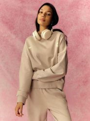 4F Bluza dresowa oversize z kapturem damska - beżowa M. Brązowe bluzy z kapturem 4f, m, bez wzorów, z dresówki, z kapturem. Za 179.99 zł.