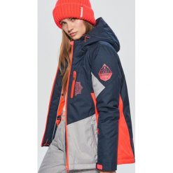 Kurtka snowboardowa - Granatowy. Kurtki narciarskie marki WED'ZE. W wyprzedaży za 129.99 zł.