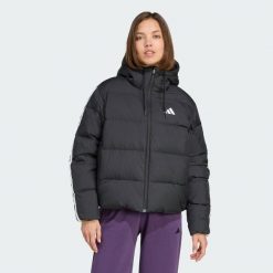 Puchowa kurtka z kapturem Essentials Climawarm z 3 paskami. Czarne kurtki adidas, bez wzorów, z puchu, casualowe, z kapturem. Za 649.00 zł.