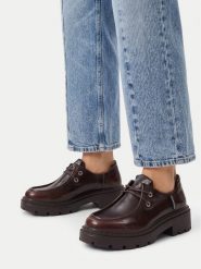 Guess Jeans Półbuty CEO-HY5389S-9 Brązowy. Brązowe półbuty wsuwane Guess Jeans, z aplikacjami, z jeansu, bez obcasa, na płaskiej podeszwie. Za 249.99 zł.