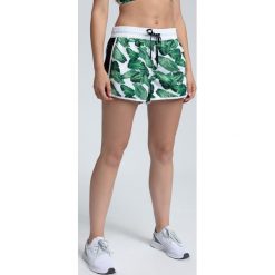 Spodenki plażowe damskie SKDT200 - multikolor 1. Szorty marki Nike. Za 49.99 zł.